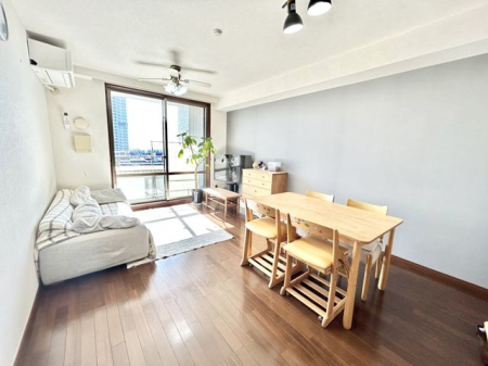 �����s���z�s�����P�u1���ڂ̒��Ã}���V�����̃��r���O