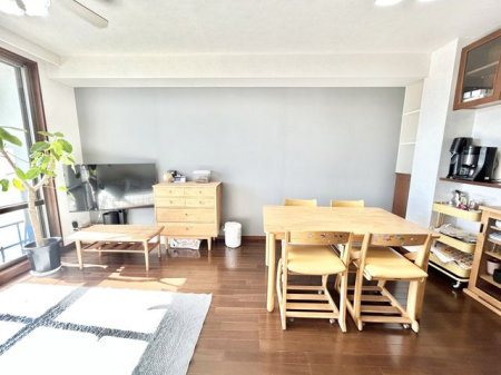 �����s���z�s�����P�u1���ڂ̒��Ã}���V�����̃��r���O