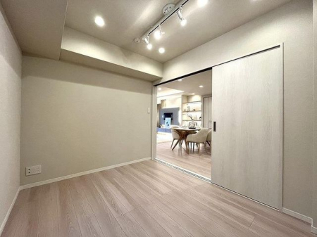 �����s������l�c�R4���ڂ̒��Ã}���V�����̃��r���O