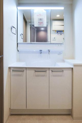 �����s���n��H��3���ڂ̒��Ã}���V�����̐��ʑ�E���ʏ�