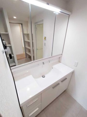 �����s�������s�J�˒�2���ڂ̒��Ã}���V�����̐��ʑ�E���ʏ�