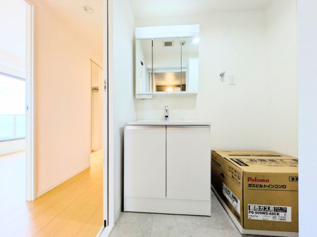 �����s�������s������3���ڂ̒��Ã}���V�����̐��ʑ�E���ʏ�