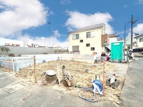 �����s���z�s�e���3���ڂ̐V�z��ˌ��Ă̌��n�O�ώʐ^