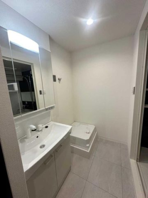 �����s���n�����4���ڂ̒��Ã}���V�����̐��ʑ�E���ʏ�