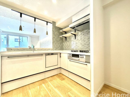 �����s���z�s������2���ڂ̒��Ã}���V�����̃L�b�`��