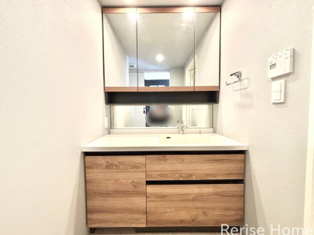 �����s���n��k��2���ڂ̒��Ã}���V�����̐��ʑ�E���ʏ�